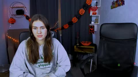 Snapshot of miss__ella chatting on October 20, 2025, 6:25 am miss__ella online show from October 20, 2025, 6:25 am