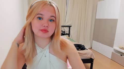 Snapshot of miss__selena chatting on December 27, 2024, 12:07 am miss__selena online show from December 27, 2024, 12:07 am