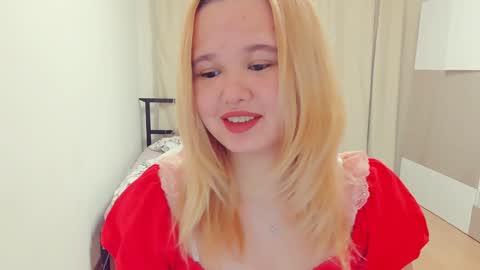 Snapshot of miss__selena chatting on January 19, 2025, 2:59 pm miss__selena online show from January 19, 2025, 2:59 pm