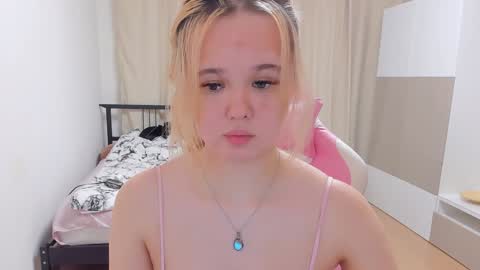 Snapshot of miss__selena chatting on February 3, 2025, 6:28 pm miss__selena online show from February 3, 2025, 6:28 pm