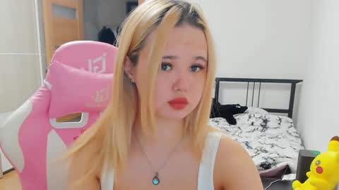 Snapshot of miss__selena chatting on February 4, 2025, 5:55 pm miss__selena online show from February 4, 2025, 5:55 pm