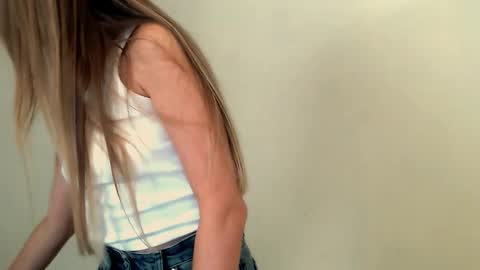 Snapshot of miss_angelina_ chatting on September 12, 2025, 7:41 am Angelina online show from September 12, 2025, 7:41 am