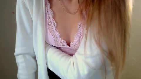 Snapshot of miss_angelina_ chatting on October 22, 2025, 5:52 am Angelina online show from October 22, 2025, 5:52 am