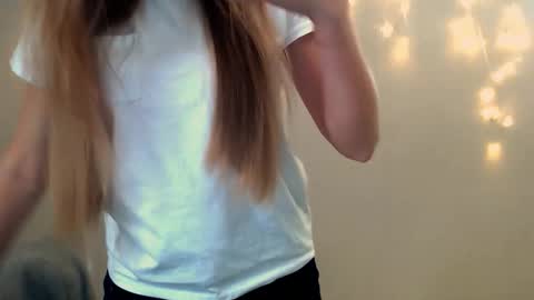 Snapshot of miss_angelina_ chatting on November 27, 2025, 7:10 am Angelina online show from November 27, 2025, 7:10 am