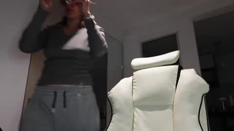miss_ann_1 online show from May 4, 2026, 12:28 am