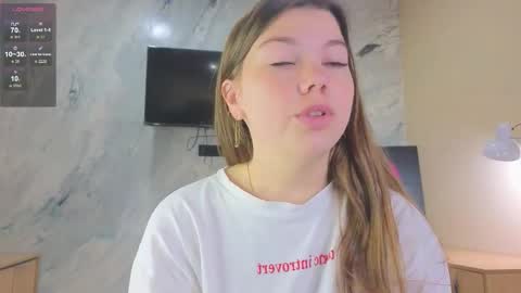 Snapshot of miss_bubbles chatting on October 4, 2025, 12:30 am Sandy online show from October 4, 2025, 12:30 am