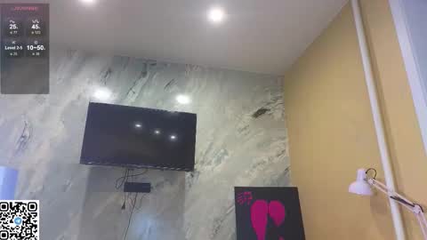 Snapshot of miss_bubbles chatting on October 31, 2025, 11:28 pm Sandy online show from October 31, 2025, 11:28 pm