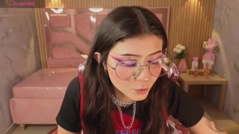 Snapshot of miss_devil_s chatting on March 4, 2026, 3:01 am miss_devil_s online show from March 4, 2026, 3:01 am