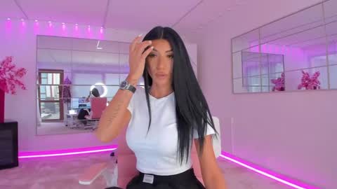 Snapshot of miss_diamond__ chatting on April 1, 2026, 7:31 am miss_diamond__ online show from April 1, 2026, 7:31 am