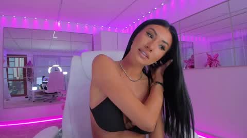 Snapshot of miss_diamond__ chatting on April 4, 2026, 7:28 am miss_diamond__ online show from April 4, 2026, 7:28 am