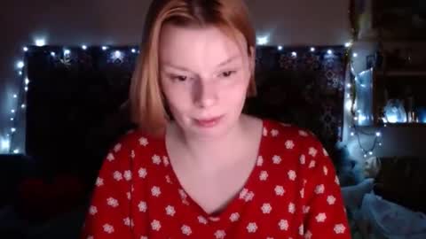 Snapshot of miss_elistia_ chatting on December 6, 2024, 5:00 pm Elis online show from December 6, 2024, 5:00 pm