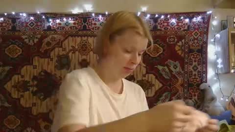 Snapshot of miss_elistia_ chatting on September 25, 2025, 12:20 pm Elis online show from September 25, 2025, 12:20 pm