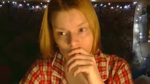 Elis online show from November 17, 2025, 2:01 pm