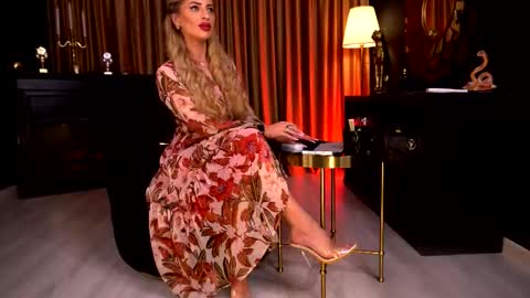 Snapshot of miss_ema_divine chatting on September 15, 2025, 5:02 pm Miss Ema Devine online show from September 15, 2025, 5:02 pm