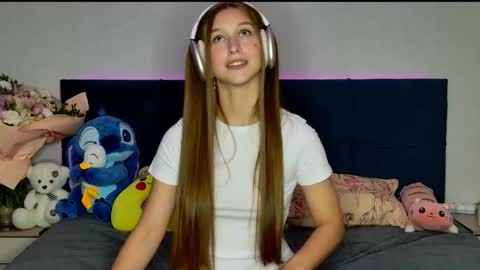 Snapshot of miss_emily_miller chatting on October 17, 2025, 5:04 pm Emily online show from October 17, 2025, 5:04 pm