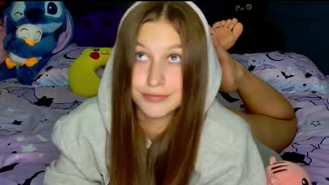 Snapshot of miss_emily_miller chatting on November 10, 2025, 6:07 pm Emily online show from November 10, 2025, 6:07 pm