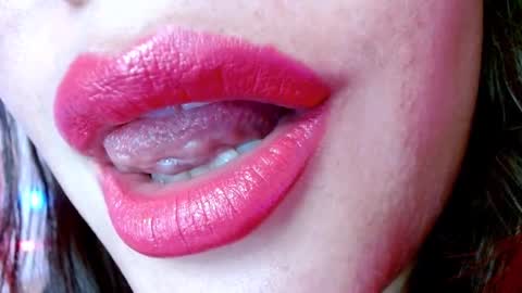 Snapshot of miss_evoleth2 chatting on January 25, 2025, 1:21 am Miss Evoleth online show from January 25, 2025, 1:21 am