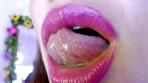 Snapshot of miss_evoleth2 chatting on February 13, 2025, 4:00 am Miss Evoleth online show from February 13, 2025, 4:00 am
