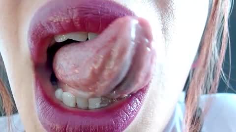 Snapshot of miss_evoleth2 chatting on September 8, 2025, 3:11 pm Miss Evoleth online show from September 8, 2025, 3:11 pm