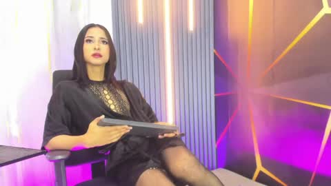 miss_isa19 online show from May 18, 2026, 12:22 pm