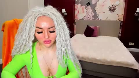 miss_kiten online show from September 11, 2025, 7:03 pm