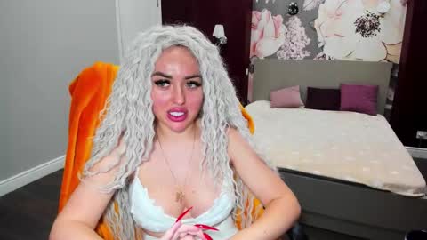 miss_kiten online show from September 17, 2025, 10:33 pm