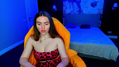 miss_kiten online show from June 19, 2026, 8:34 pm