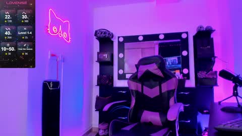 Snapshot of miss_kittyn chatting on April 5, 2026, 12:41 am Miss Kittyn online show from April 5, 2026, 12:41 am