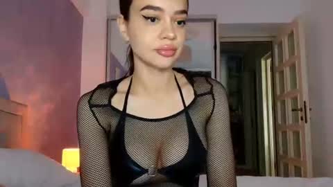 miss_medyson online show from June 19, 2026, 7:56 am