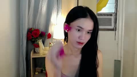Snapshot of miss_sunshinex chatting on February 18, 2025, 1:54 am Shine online show from February 18, 2025, 1:54 am