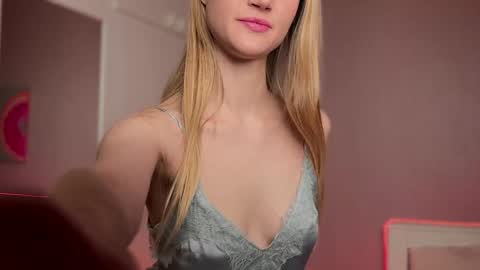 Snapshot of miss_sweetdream chatting on January 7, 2025, 1:03 pm Emily online show from January 7, 2025, 1:03 pm