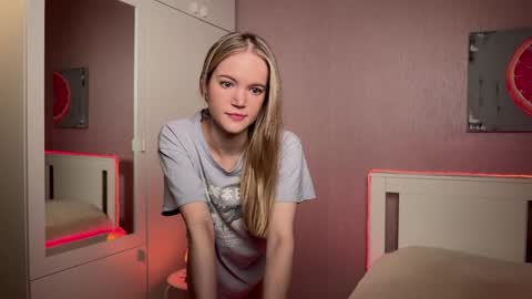 Snapshot of miss_sweetdream chatting on January 22, 2025, 6:10 am Emily online show from January 22, 2025, 6:10 am