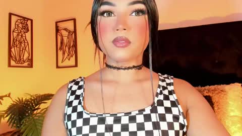 miss_zz online show from November 23, 2025, 5:24 pm