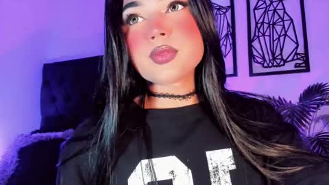 miss_zz online show from December 1, 2025, 12:10 pm