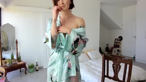 Snapshot of missalexthorn chatting on September 25, 2025, 9:46 am Alexandra Thorn online show from September 25, 2025, 9:46 am