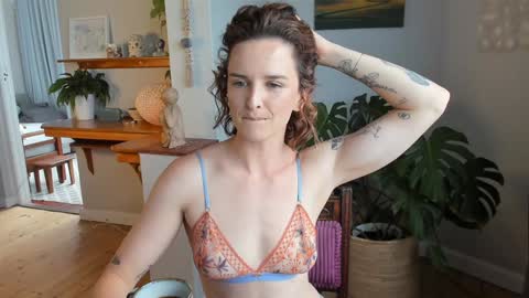 Snapshot of missalexthorn chatting on February 5, 2026, 10:53 am Alexandra Thorn online show from February 5, 2026, 10:53 am