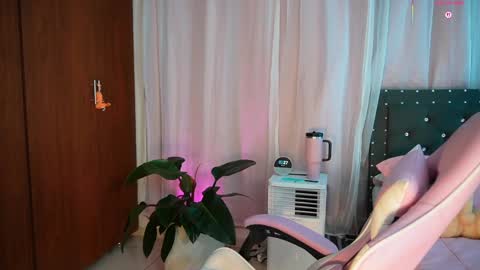 Snapshot of missara_ chatting on April 10, 2026, 12:27 am missara_ online show from April 10, 2026, 12:27 am