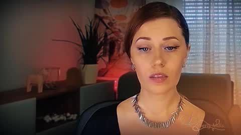 Snapshot of missbeverlymills chatting on March 3, 2026, 12:55 pm The divine Beverly online show from March 3, 2026, 12:55 pm