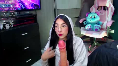 Camila Flores online show from November 26, 2025, 2:23 am