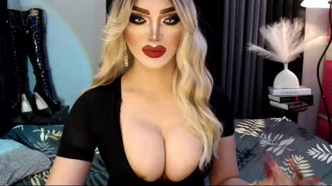 Snapshot of misschannel4sub chatting on March 4, 2025, 9:00 pm PRIESTESS CHANNEL online show from March 4, 2025, 9:00 pm