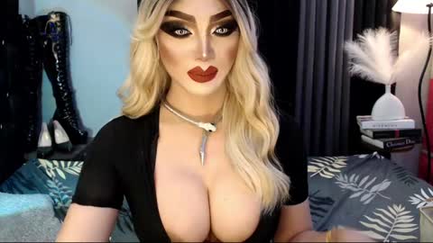 Snapshot of misschannel4sub chatting on March 10, 2025, 4:17 am PRIESTESS CHANNEL online show from March 10, 2025, 4:17 am