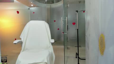 Snapshot of missdominna chatting on February 9, 2026, 4:05 am Miss Domina online show from February 9, 2026, 4:05 am