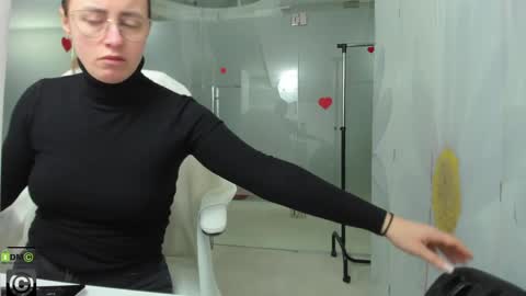 Snapshot of missdominna chatting on March 31, 2026, 2:46 am Miss Domina online show from March 31, 2026, 2:46 am