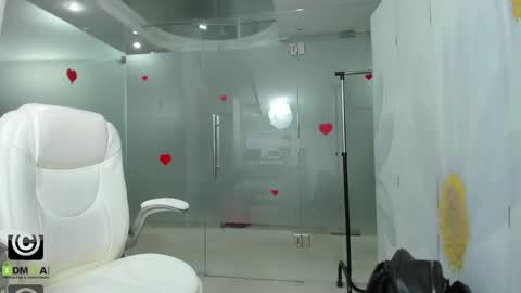 Snapshot of missdominna chatting on April 6, 2026, 2:42 am Miss Domina online show from April 6, 2026, 2:42 am
