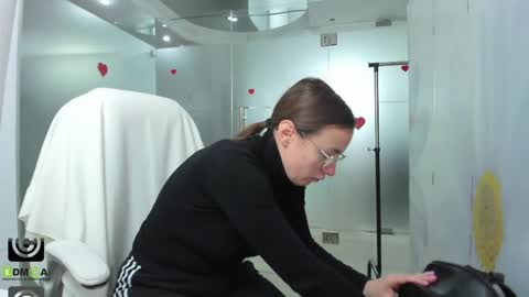 Snapshot of missdominna chatting on April 8, 2026, 2:44 am Miss Domina online show from April 8, 2026, 2:44 am