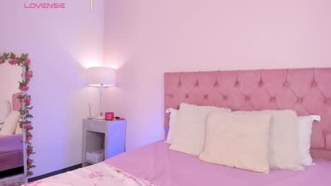 Melany Hiller online show from December 15, 2025, 3:00 am