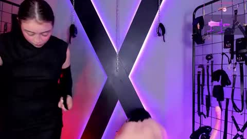 Snapshot of misskara_ariana_bdsm chatting on November 10, 2025, 10:25 am Miss Kara and Ariana online show from November 10, 2025, 10:25 am