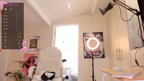 Ania online show from February 6, 2025, 2:04 pm