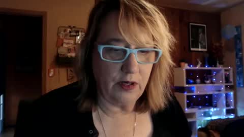 Snapshot of misskittyfox chatting on December 2, 2024, 5:37 pm MissKittyFox online show from December 2, 2024, 5:37 pm