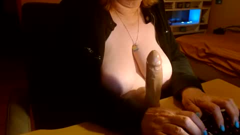 Snapshot of misskittyfox chatting on February 6, 2026, 5:56 am MissKittyFox online show from February 6, 2026, 5:56 am